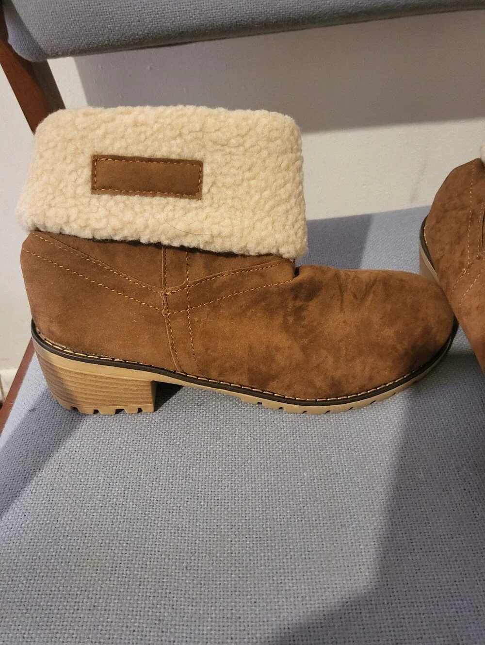 Source Unknown Chestnut Brown Suede Ankle Boots with Cream Shearling